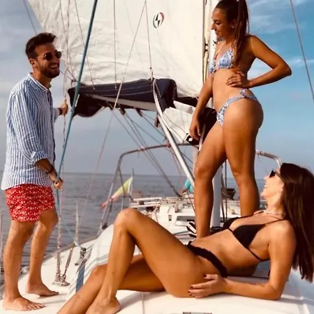 ספינת מלון Boat And Breakfast בארי