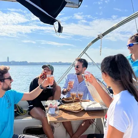Ботель Boat And Breakfast Бари