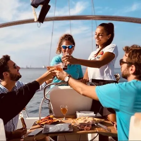 Boat And Breakfast Бари